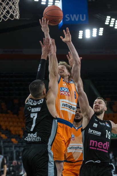 与前辈表现 与前辈表现