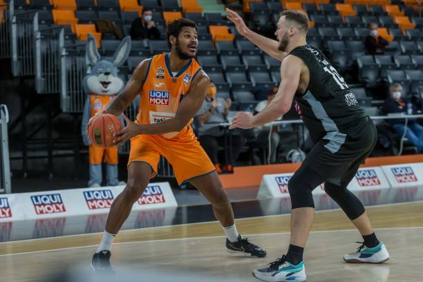 中国队仍有 中国队仍有